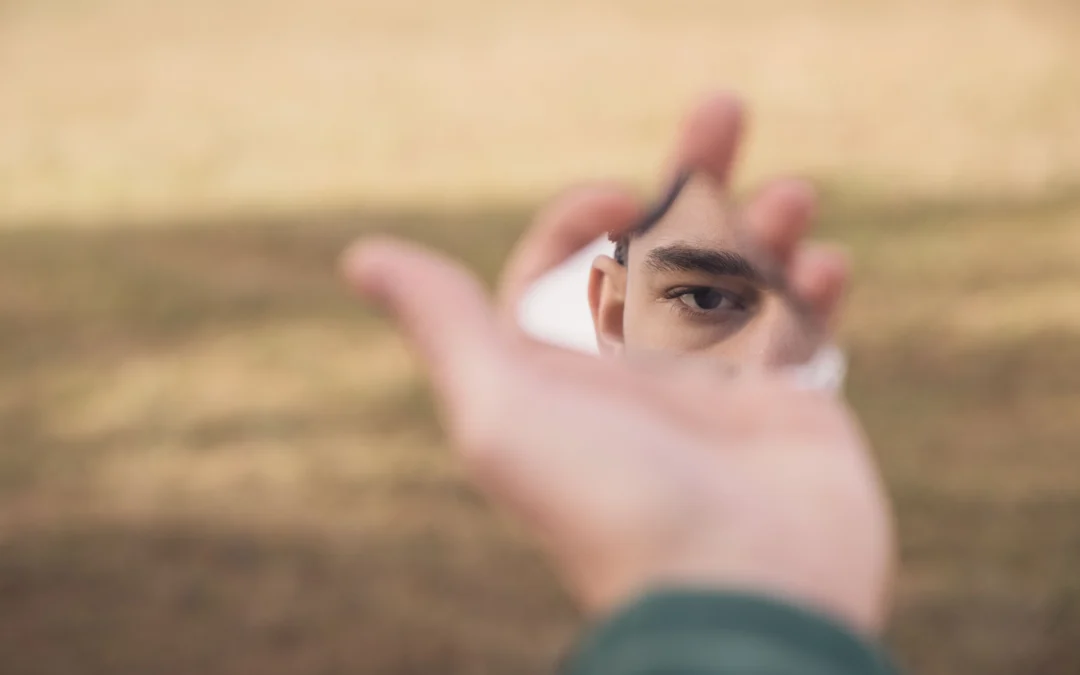 Relación con una persona narcisista, por qué engancha y cómo se sale